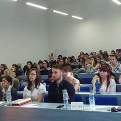 vysokoskolaci ako dobrovolnici